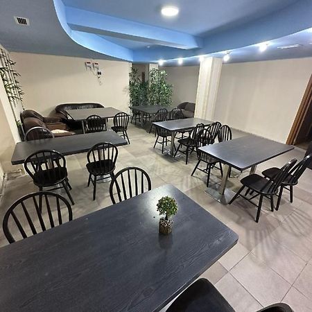 Fox Hostel Алмати Екстер'єр фото