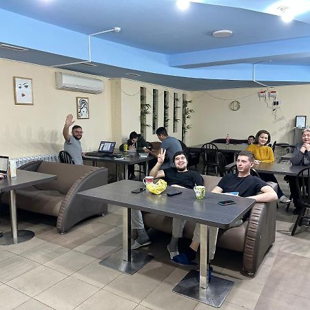 Fox Hostel Алмати Екстер'єр фото
