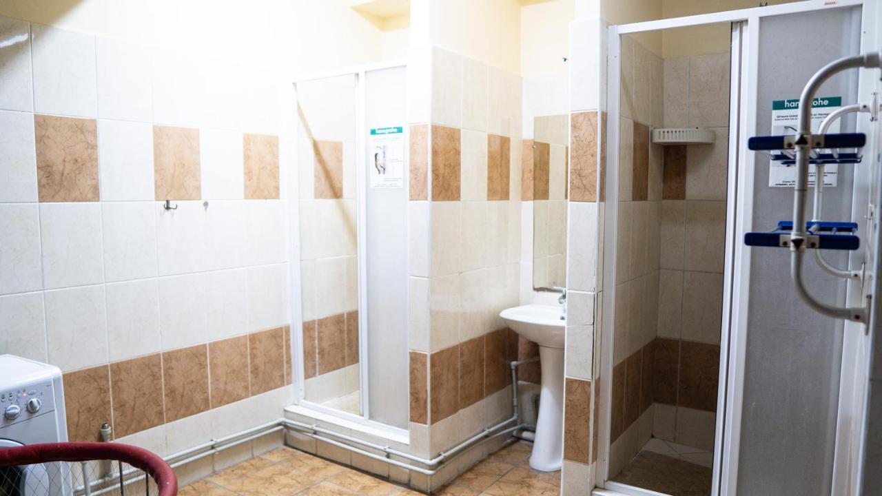 Fox Hostel Алмати Екстер'єр фото