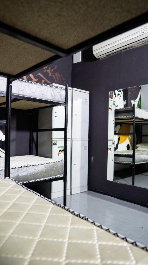 Fox Hostel Алмати Екстер'єр фото