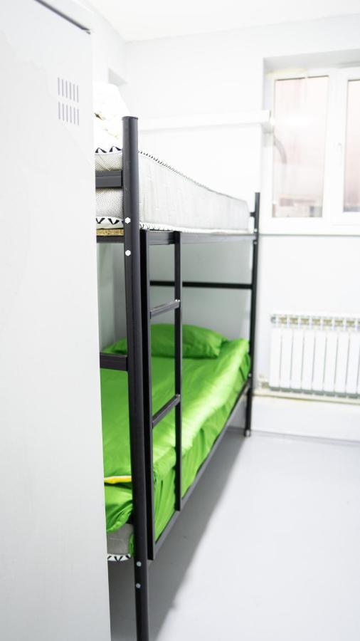 Fox Hostel Алмати Екстер'єр фото